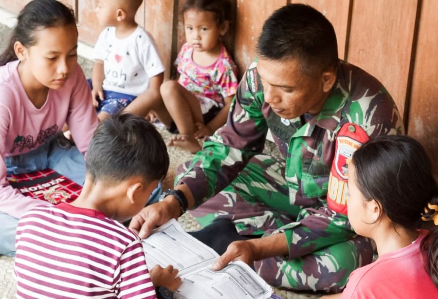 Peduli Pendidikan Karakter, Satgas TMMD 120 Kodim Bojonegoro Motivasi Belajar Generasi Muda