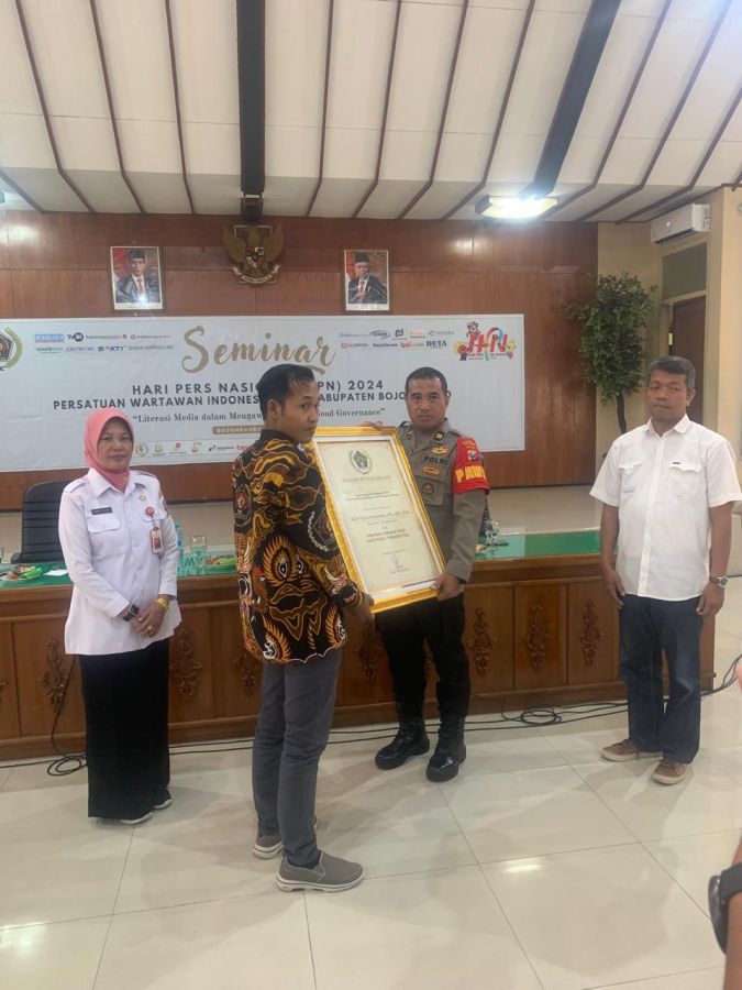 Peduli Pers, Kapolres Bojonegoro Terima Piagam Penghargaan dari PWI Bojonegoro
