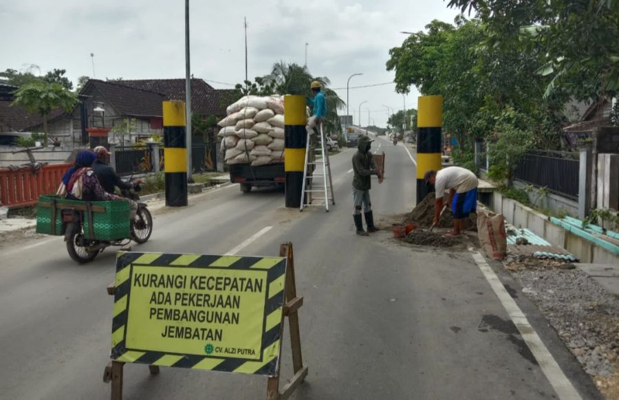 Pemasangan Portal Jembatan TBT Antisipasi Muatan Truk Melebihi Tonase