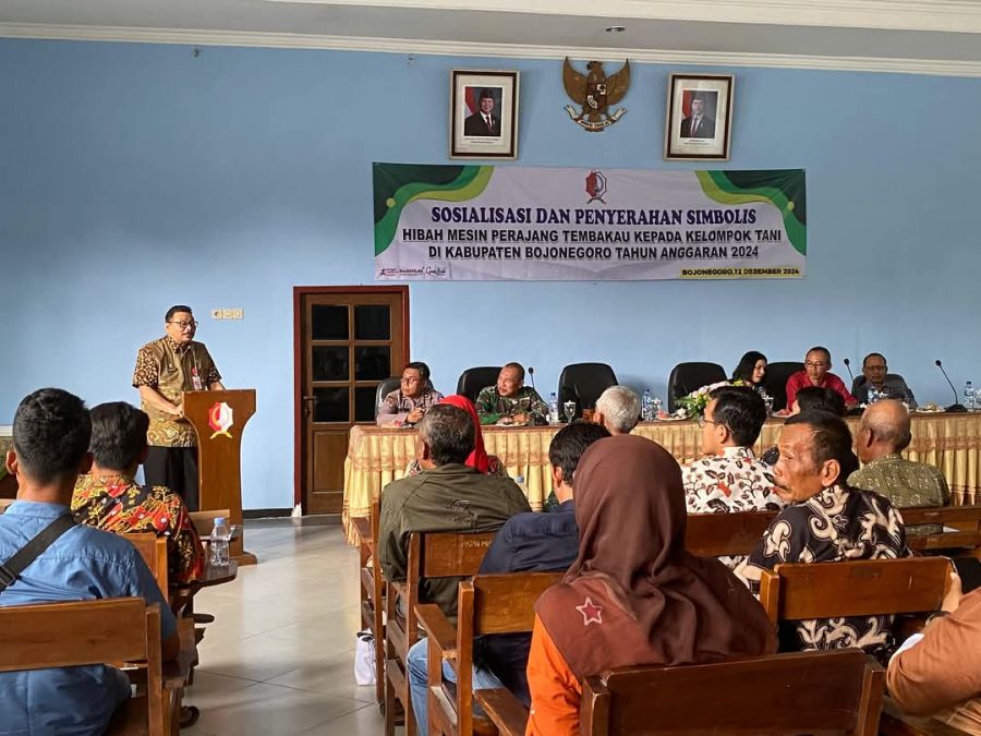 Pemkab Bojonegoro Beri Bantuan Mesin Perajang ke Petani