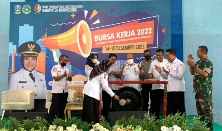 Pemkab Bojonegoro Jemput Bola Gelar Bursa Kerja di SMK, Libatkan Puluhan Perusahaan