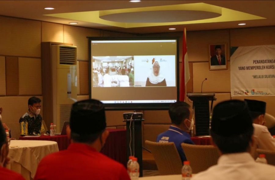 Pemkab Bojonegoro Serahkan Banpol Untuk 13 Partai Politik