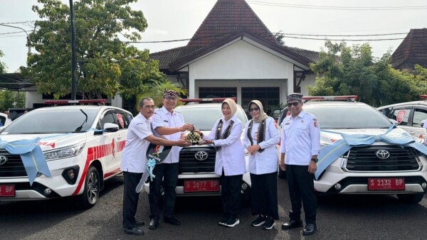 Pemkab Bojonegoro Serahkan Sarana dan Prasarana Penunjang Layanan Kesehatan di Puskesmas dan RSUD