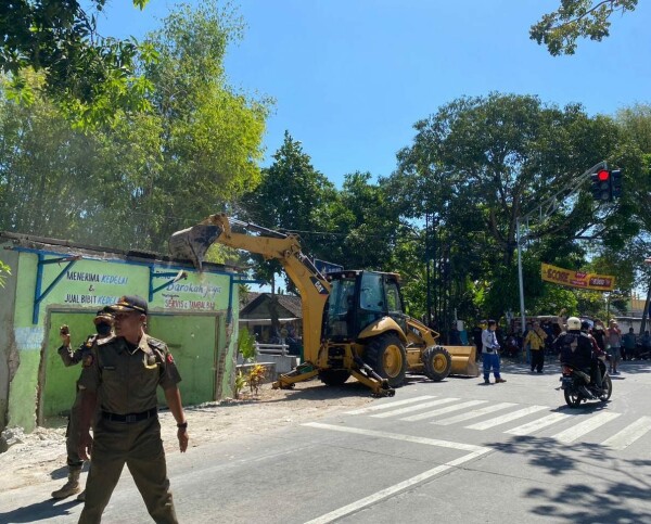 Pemkab Bojonegoro Tertibkan Bangunan Diatas Saluran Air Kembalikan Sesuai Fungsinya
