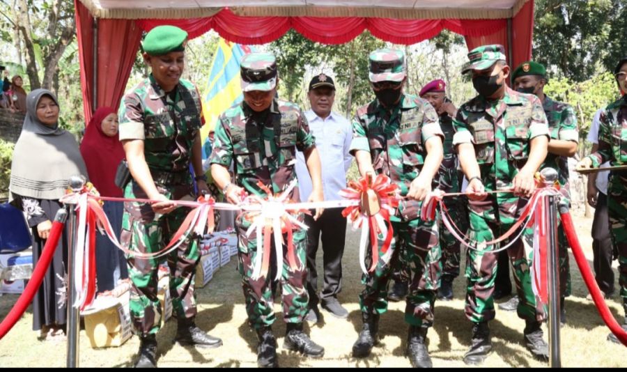 Pemotongan Pita, Tandai Berakhirnya TMMD 114 Kodim 0812 Lamongan