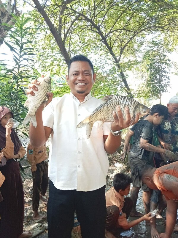 Penebaran Benih di Perairan Umum Gini Dirasakan Manfaatnya Oleh Warga Bojonegoro
