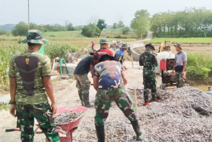 Pengerjaan Jembatan Kali Ungkal Ngantru TMMD 115 Kodim Bojonegoro Capai 45 Persen