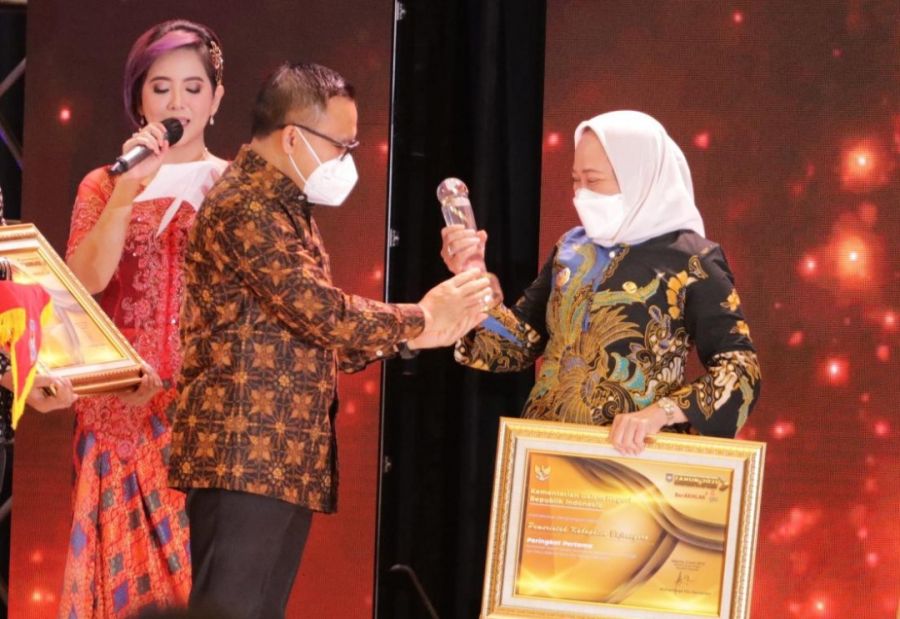 Penghargaan Realisasi Pendapatan Daerah Tertinggi Diraih Pemkab Bojonegoro