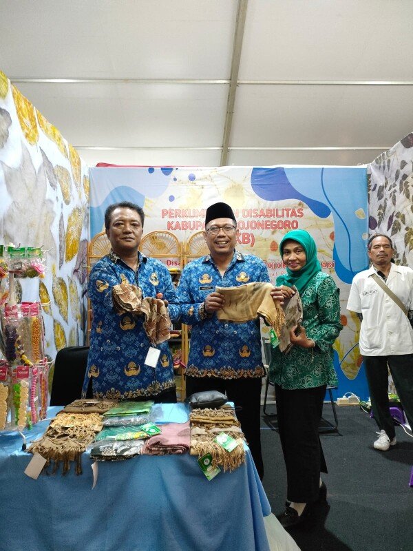 Penyandang Disabilitas Unjuk Karya di Bojonegoro Wastra Batik Festival 2026