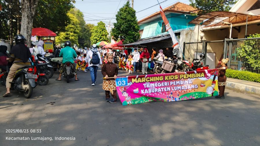 Perayaan HUT RI Ke 80 Dirayakan dengan Karnaval Drum Band oleh Anak-anak TK di Lumajang