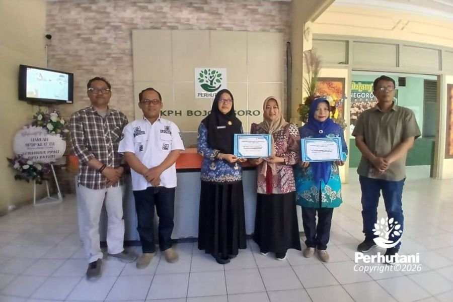Perhutani Bojonegoro Salurkan Bantuan TJSL untuk Dua TK Tunas Rimba