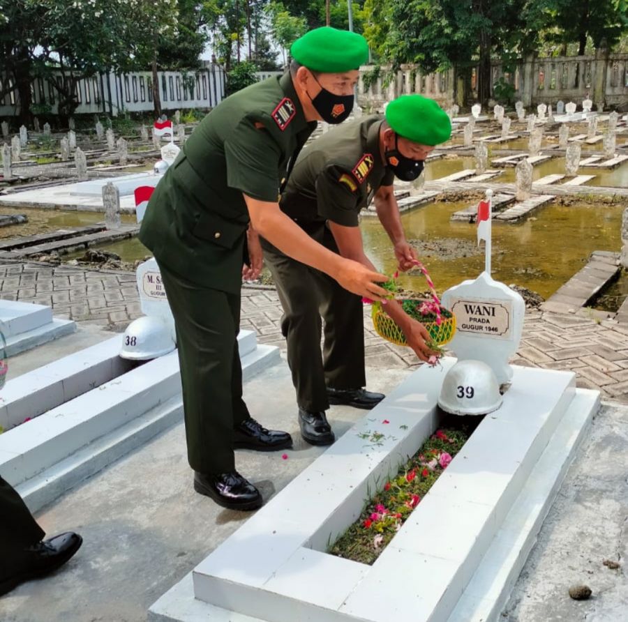 Peringati Hari Juang TNI-AD, Kodim 0812/Lamongan Gelar Ziarah TMP