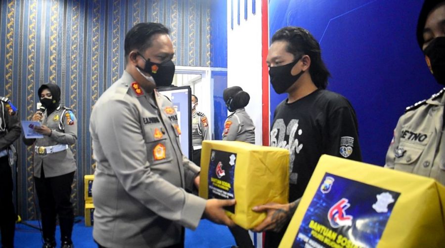 Peringati Hari Lalu Lintas, Gelar Vaksinasi dan Bansos Kepada Tuna Wisma