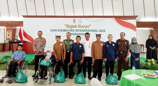 Peringati HDI, Bupati Bojonegoro Apresiasi Kemandirian Penyandang Disabilitas dalam Berkarya