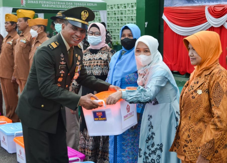 HUT TNI ke-77, Kodim 0813 Bojonegoro gelar Doa Bersama dan Pemberian Taliasih kepada Warakawuri