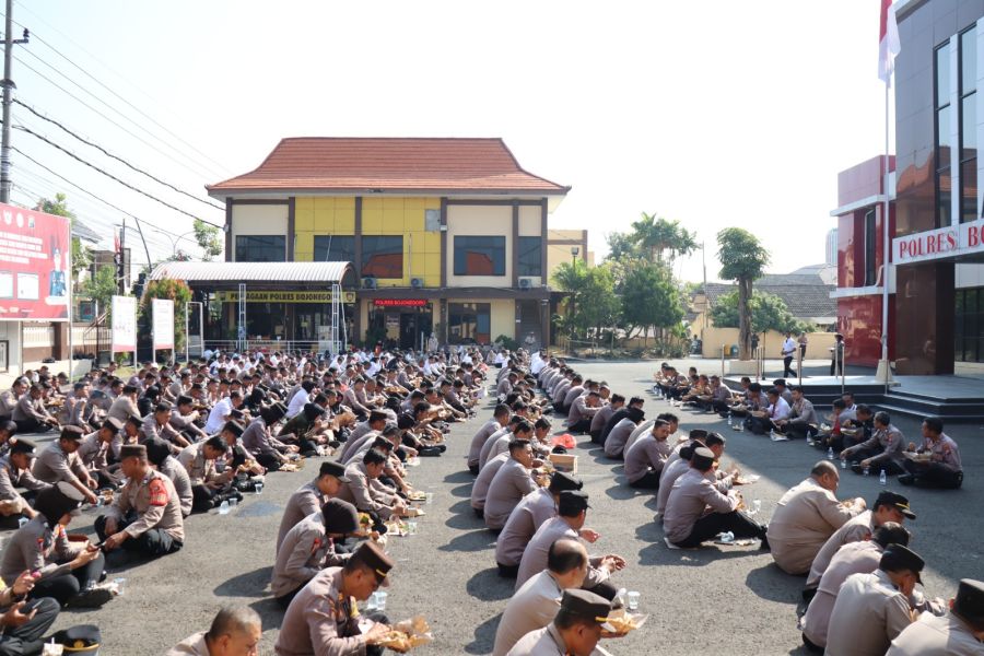 Perkuat Kebersamaan, Kapolres Bojonegoro Sarapan Bareng Anggota