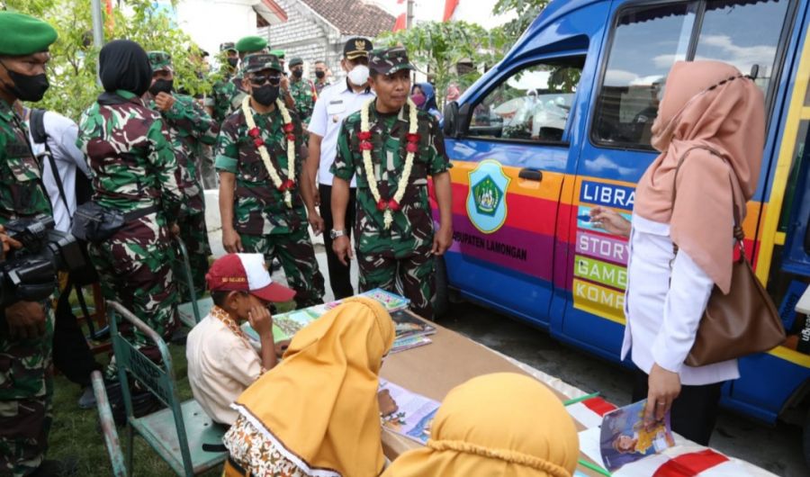 Perpustakaan Keliling Warnai Acara Penutupan TMMD 114 Kodim 0812 Lamongan