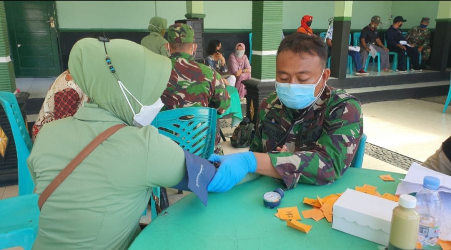 Persit Kodim Bojonegoro, Warakawuri dan Purnawirawan TNI Laksanakan Vaksinasi Tahap Kedua