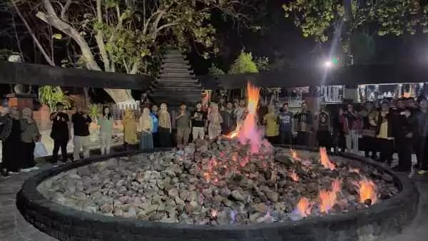Peserta Forum Geopark Jatim Kunjungi Salah Satu Geosite Utama Kayangan Api Bojonegoro 