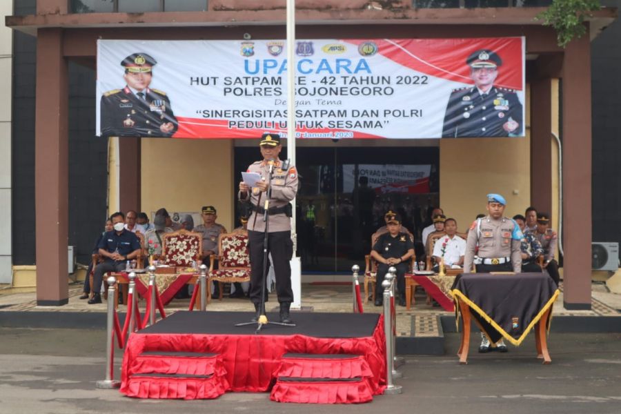Pimpin Upacara HUT Satpam ke-42, Ini Pesan Kapolres Bojonegoro