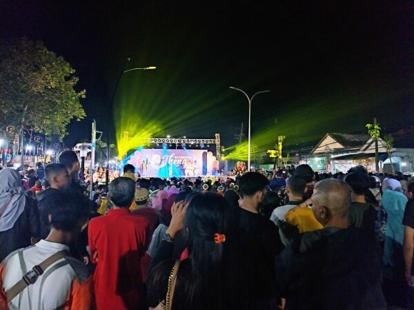 Pinarak Bojonegoro Folklore Performance Kedua Thamrin Park Dipadati Warga