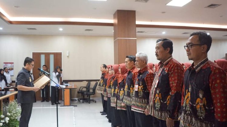 Pj Bupati Adriyanto Lantik Pengurus Dekranasda Bojonegoro Dorong Produk Lokal Jadi Andalan