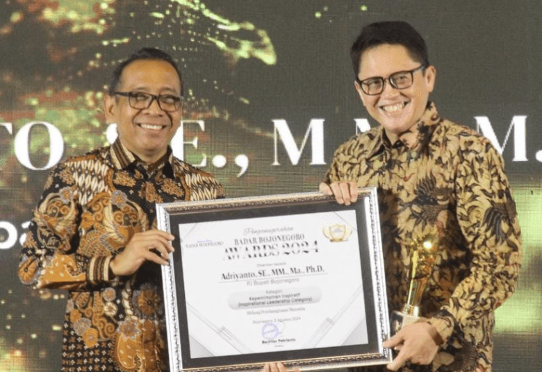 Pj Bupati Bojonegoro Adriyanto Raih Penghargaan Pemimpin Inspiratif Award 2024