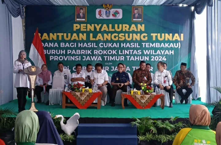 Pj Bupati Bojonegoro Andriyanto Hadiri Kegiatan Penyaluran BLT DBHCT