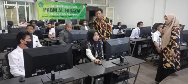 PKBM Al Hidayah Gelar UPK Paket C di Gedung PIP Kominfo Dengan Sistem Online