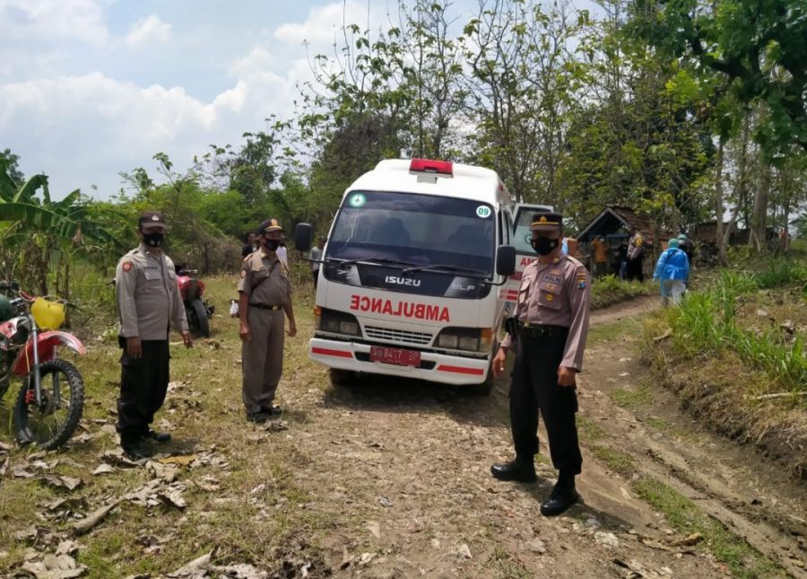 Polisi Kawal Proses Pemakaman Jenazah Covid-19