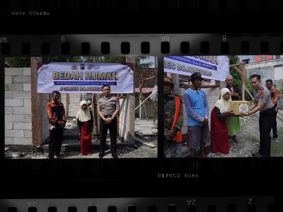 Polres Bojonegoro Bedah Rumah Warga Balen