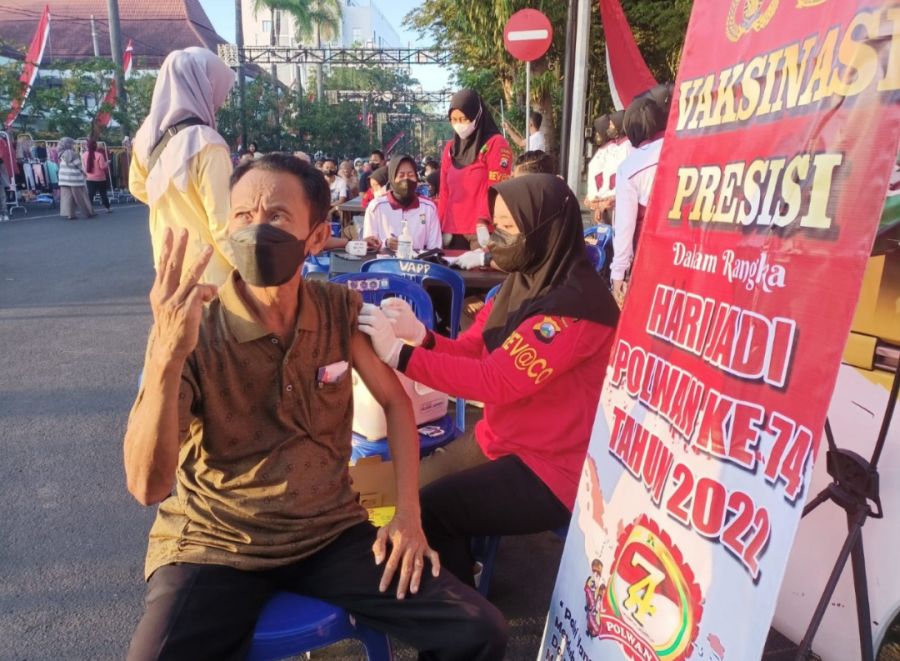 Polres Bojonegoro Gelar Vaksinasi dan Pengobatan Gratis di Kawasan CFD