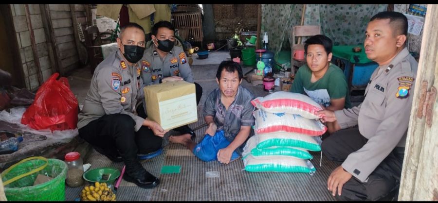 Polres Bojonegoro Salurkan Bansos Kepada Warga Dalam Kondisi Keterbatasan Fisik
