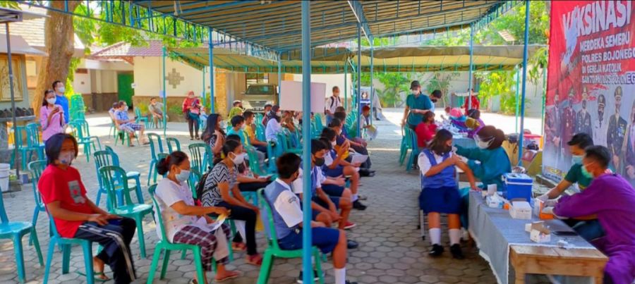 Polres Gelar Vaksinasi di Gereja Katolik Santo Paulus