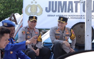 Polres Lamongan Gelar Jumat Curhat Di Pelabuhan Sedayu Lawas