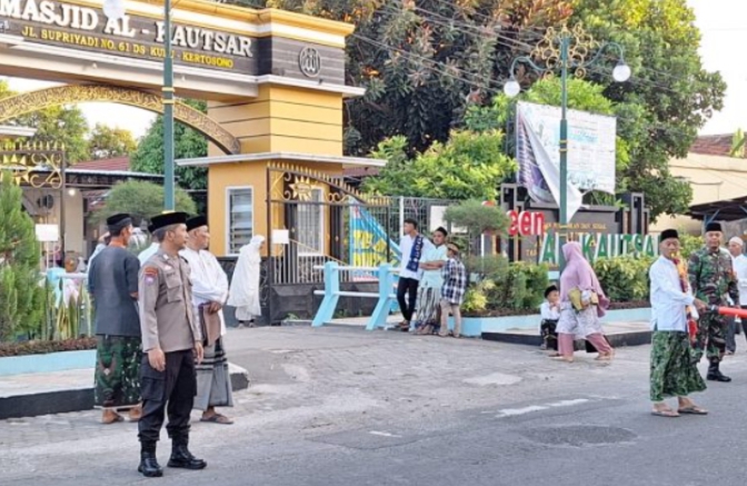 Polsek Kertosono Polres Nganjuk Kerahkan Bhabinkamtibmas Untuk Pengamanan Sholat Idul Adha