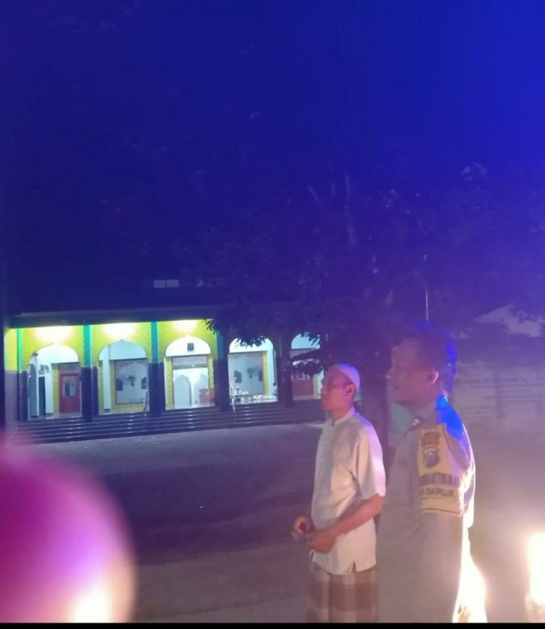 Polsek Purwosari Patroli Ramadhan Upaya Perdagangan Jaga Ketertiban Umum di Kala Subuh