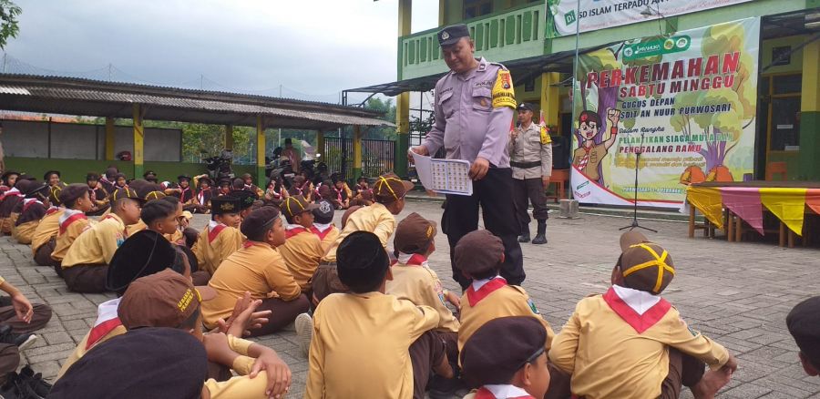 Polsek Purwosari Polres Bojonegoro Ajak Pramuka jadi Pelopor Keselamatan Berlalu Lintas