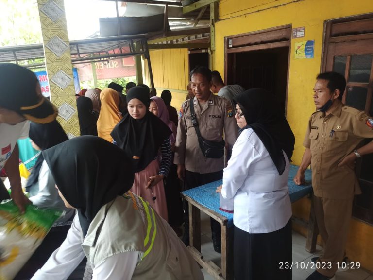 Polsek Purwosari Polres Bojonegoro Monitoring Pasar Murah dan Sampaikan Pesan Kamtibmas