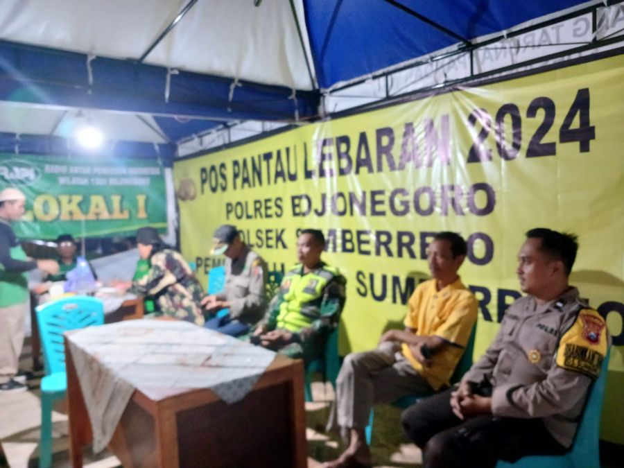 Polsek Sumberrejo Bersama Pemdes Dirikan Pospam Jelang perayaan Idul Fitri 1445 H