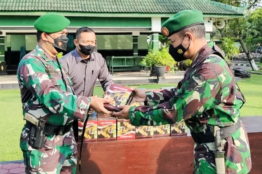 Prajurit Kodim 0813 Bojonegoro terima Susu Serdadu dari KSAD Jenderal TNI Dudung Abdurachman