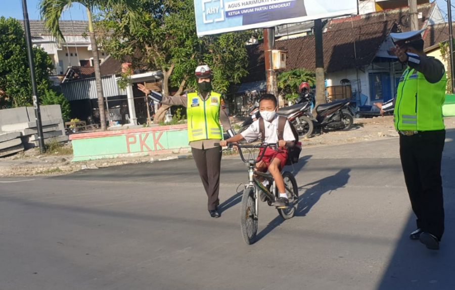 PTM Dibuka, Polisi Mulai Lakukan Pengaturan Arus Lalin