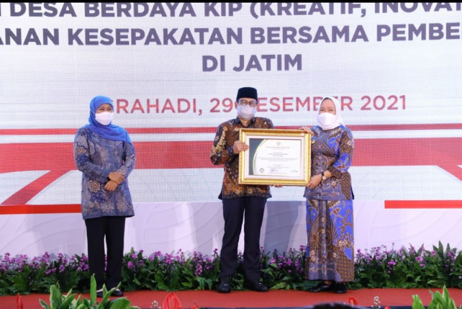Raih Jumlah Desa Mandiri Tertinggi Nasional, Pemkab Bojonegoro Terima Penghargaan Kementerian Desa