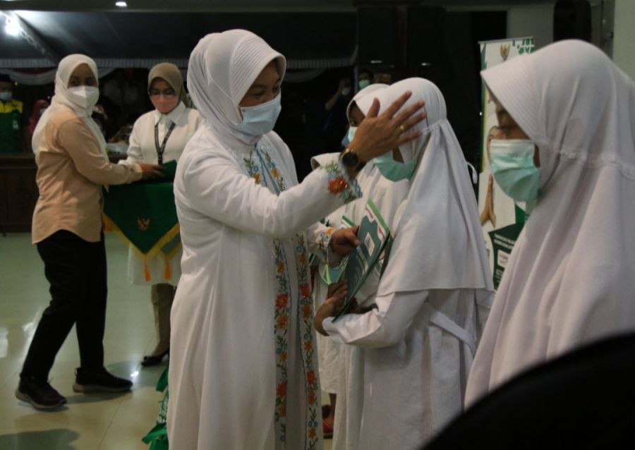 Bupati Bojonegoro Bersama Baznas Propinsi Jatim Berikan Santunan kepada 1000 Anak Yatim