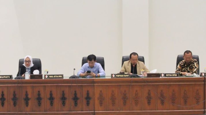 Rapat Paripurna DPRD Bojonegoro Penyampaian Jawaban Bupati Atas Pandangan Umum Fraksi-Fraksi
