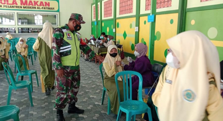 Ribuan Santri di Bojonegoro Terima Vaksinasi Dosis Pertama