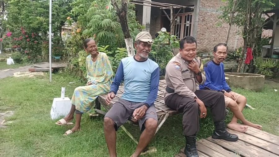 Sambang Desa Binaan, Bhabinkamtibmas Polsek Sumberrejo Sampaikan Pesan Kamtibmas