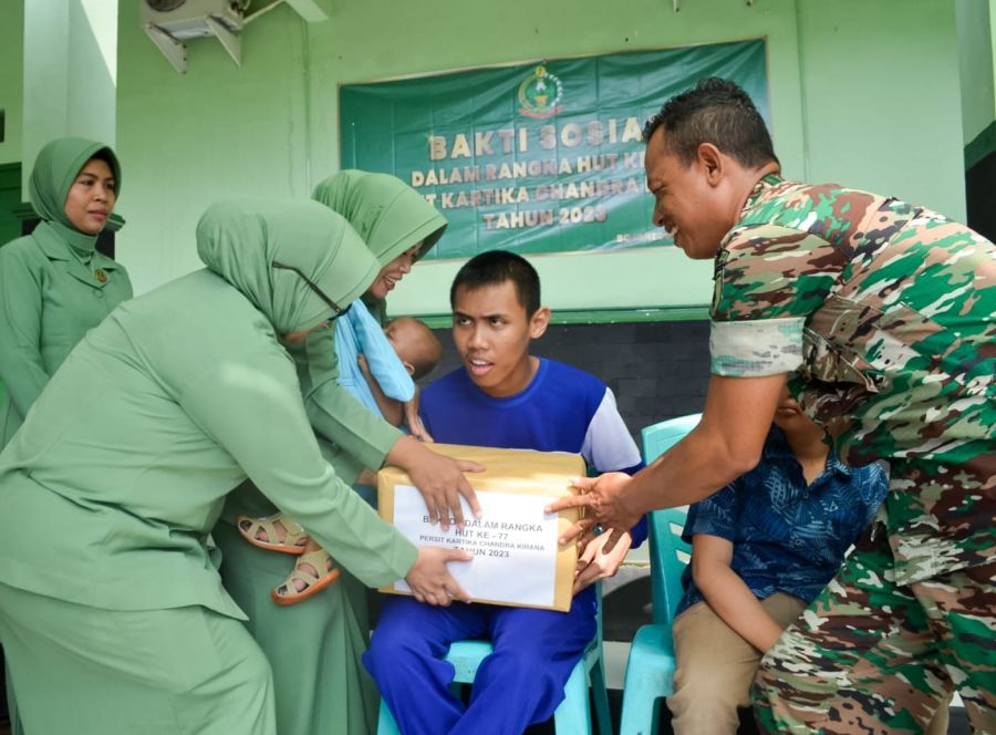 Sambut HUT ke- 77, Persit Kodim 0813 Bojonegoro Gelar Bakti Sosial Pemberian Bantuan Paket Sembako