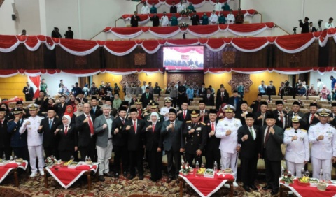 Sambut HUT RI Ke-78, DPRD dan Gubernur Jatim Ikuti Pidato Kenegaraan Presiden Jokowi