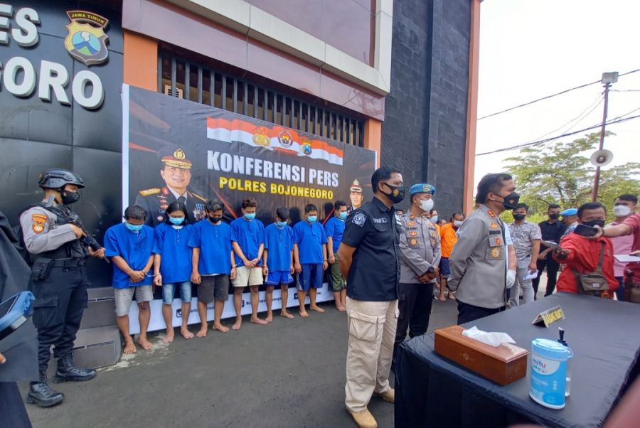 Sat Reskrim Polres Bojonegoro Berhasil Bekuk Pelaku Penipuan Melalui Aplikasi Tantan